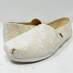 TOMS Cream Floral Embroidered Loafers
